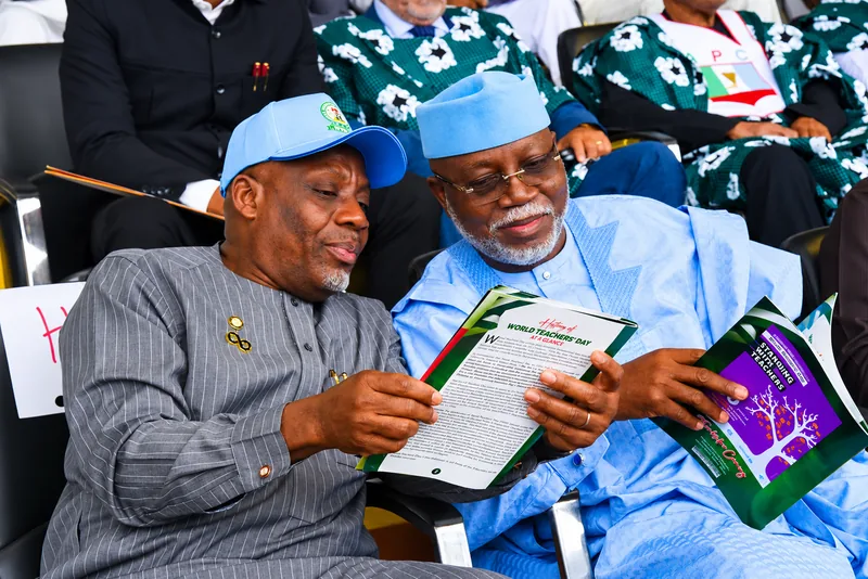 The Honourable Minister of Education (HME), Dr. Maruf Tunji Alausa, CON, in discussion with the Executive Governor of Ondo State, His Excellency, Hon. Lucky Orimisan Aiyedatiwa.