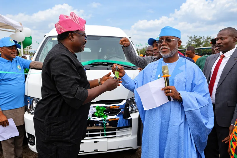 Presentation of Bus Prize to Federal Government College, Otobi, Winner, Overall Best School, received by the Principal, Mr. Joseph Jeremiah, on behalf of the School